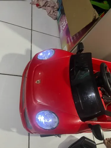  Carro elétrico infantil 