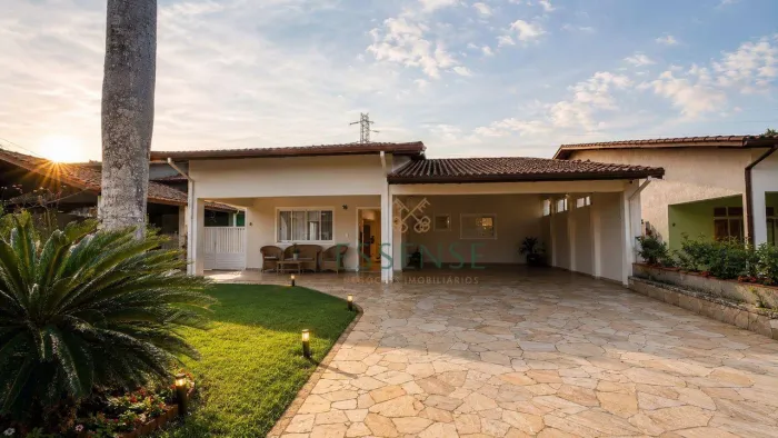 Casa à Venda de 251 m² no Condomínio Morada da Praia em Bertioga/SP: 03 suítes
