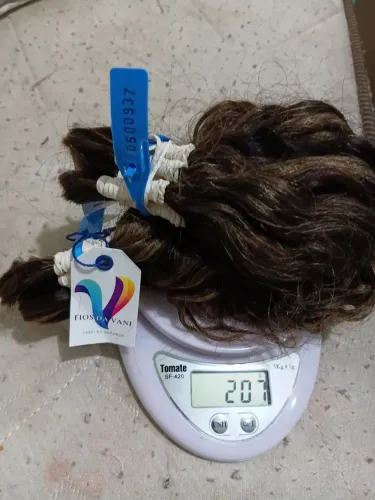 Vendo cabelo humano 50 cm cachos leve morena iluminada de ótima qualidade da marca Vini