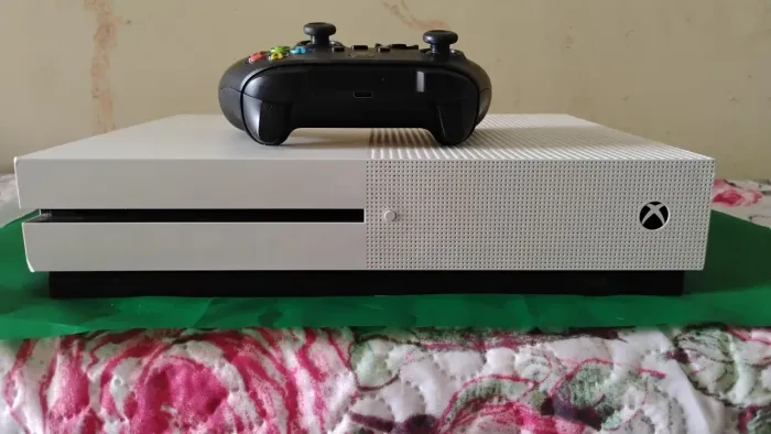 Xbox One S 1TB - Em perfeito estado