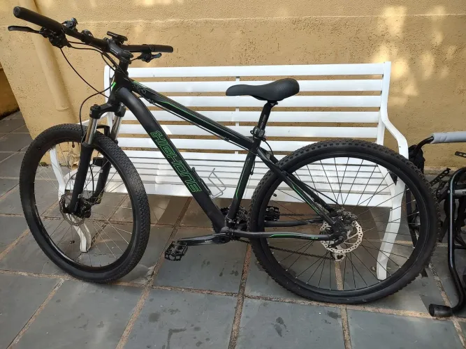 Bike MTB HIGH ONE 29 SUPER CONSERVADO POUCO USO PERFEITA R$ 1.890.00 ACEITO CARTÃO 