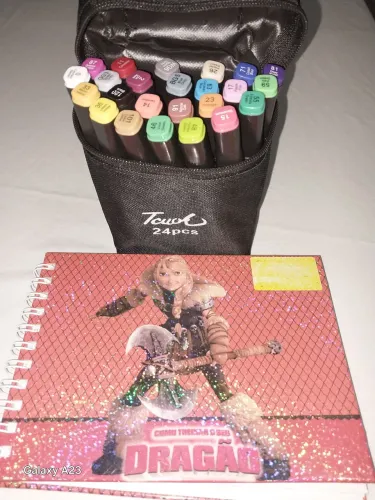 Kit livro para colorir +canetinhas