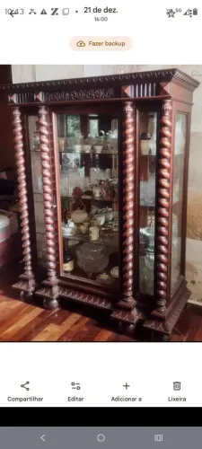 Cristaleira antiga em jacarandá - estilo Manuelino/Neomanuelino - década de 1950 - rica ta