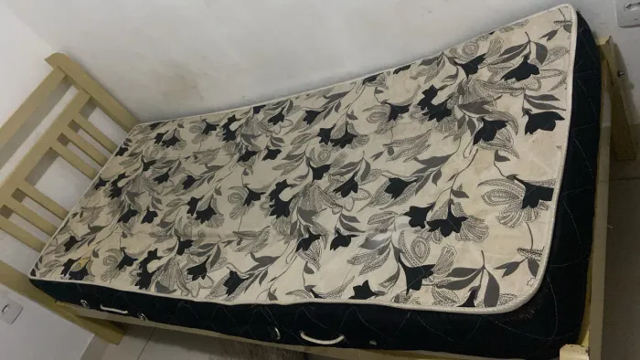 Colchão usado, precisa de higienização 