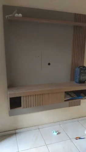 Painel seminovo otimo para sua sala bem conservado