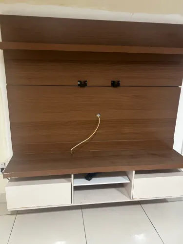 OPORTUNIDADE! RACK com Painel para TV - Moderno e espaçoso.