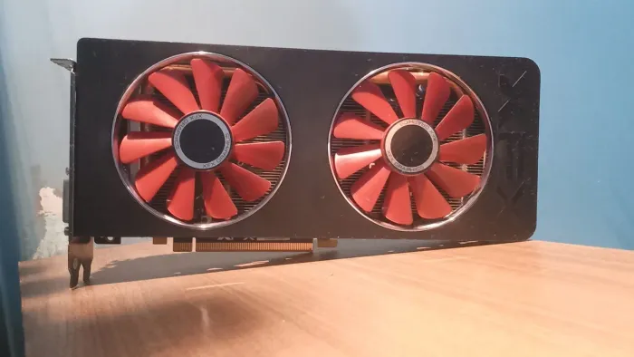 AMD RADEON R9 270X 