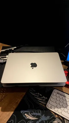 MacBook Air M4 13.6" 256GB 16RAM- Impecável! 18 Ciclos, Garantia Apple Jul/2027 + Caixa