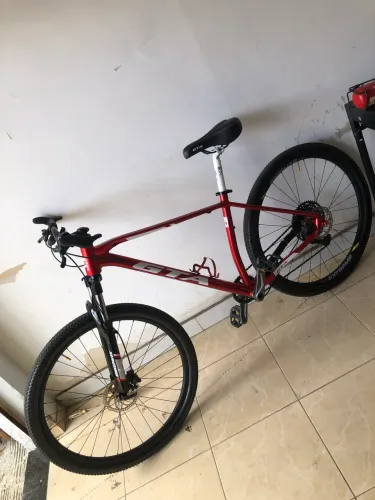 Bicicleta aro 29 GTA CUBO BARULHENTO FREIOS HIDRÁULICO 