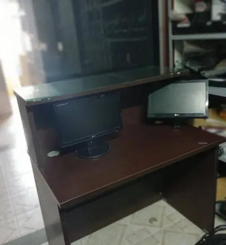 Balcão de Recepção com tampo de vidro
