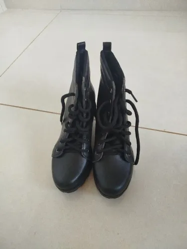 Vende-se coturno