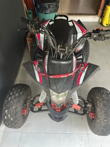 Vendo quadriciclo semi novo 