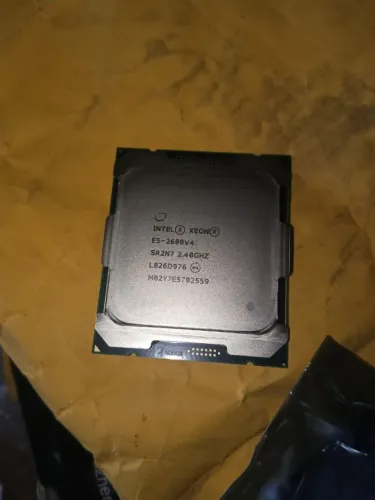 O Processador Intel Xeon E5-2680 V4.Pode bater de frente com O Ryzen 5 500.