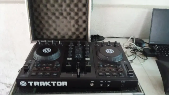 Controladora Traktor kontrol S2