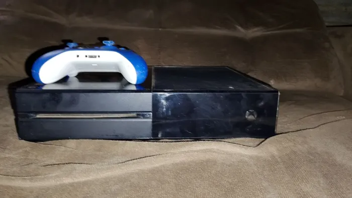 Xbox one,vai controle e tudo (jogos,GTA 4 fifa mais outros)