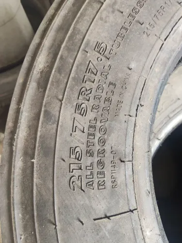Pneus meia vida para caminhões Baú 