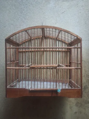 Vendo gaiola de madeira