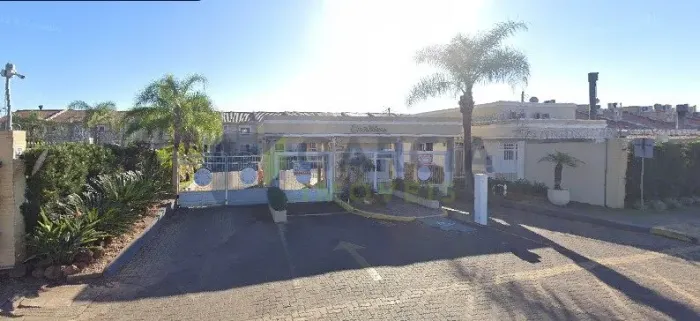 Casa em condomínio à venda no bairro Central Parque de Cachoeirinha