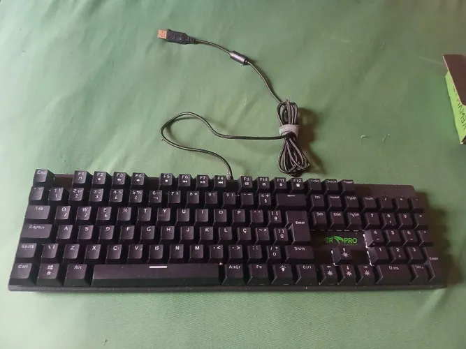 Teclado Vyper pro Gamer, mais de 20 cores de Led diferentes. Com alta tecnologia 