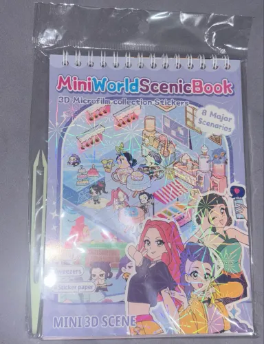 Mini livro de adesivos ? Guerreiras do K - Pop?, com cenários interativos- NOVO