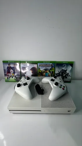 Xbox one s 500gb + 2 controles + 4 jogos + adaptador de fone