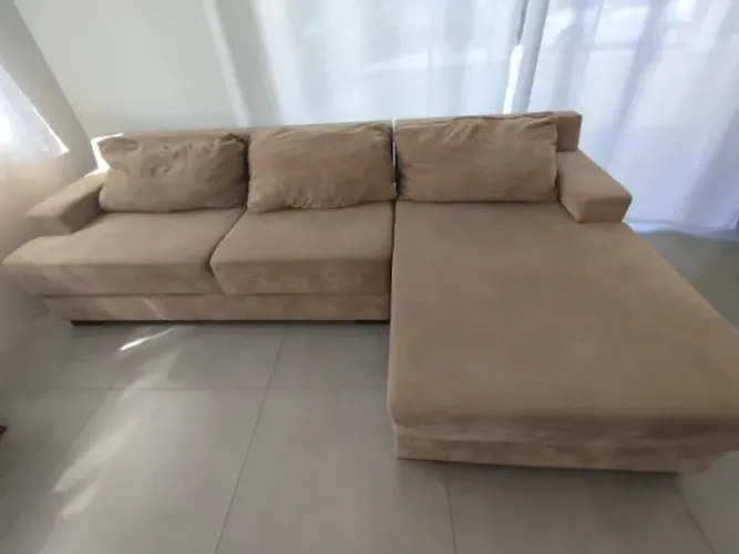 Vendo Sofá grande - Três lugares com Chaise