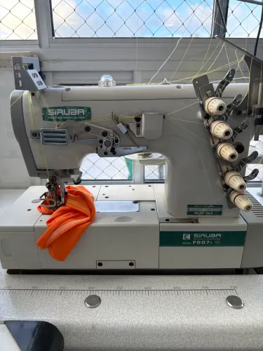 Máquina Siruba galoneira F007J 220v