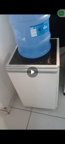 Suporte de água com armário