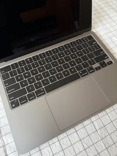 MacBook Air M2 16GB Ram 256GB SSD 13.6?