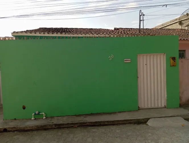Vende-se casa localizada na vila matias , penedo Alagoas.