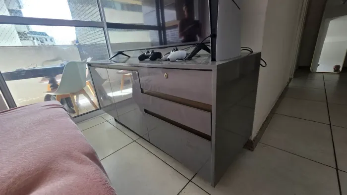 Móvel com gavetas