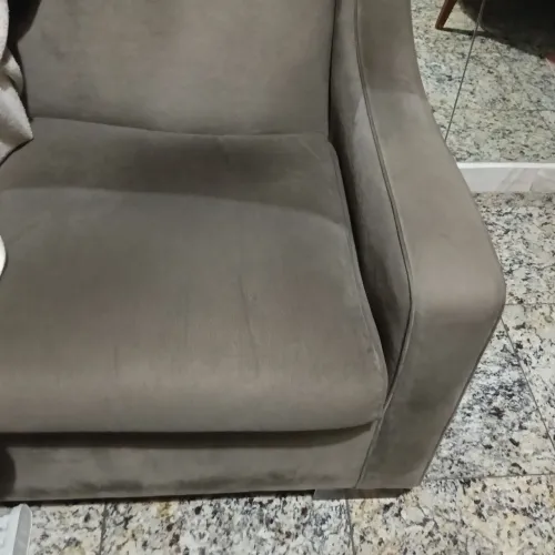 Vende esse sofá retrô em madeira maciça , estofado sem avarias 1200 retirar na bela vista