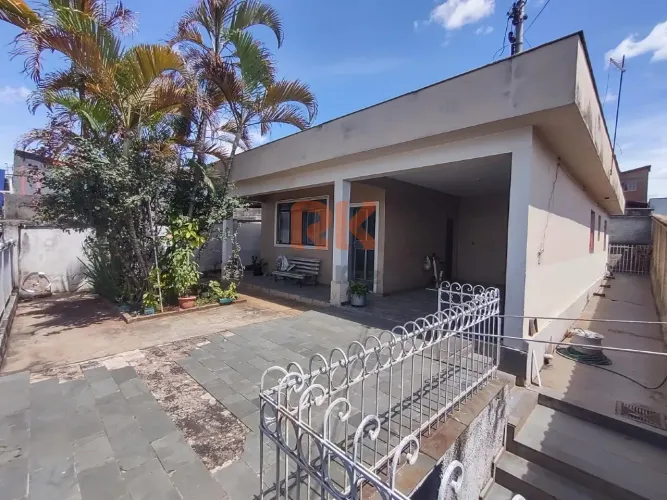 Casa Comercial em Santa Mônica (BH)  360m² de terreno, 160m² internos, piscina e espaço go
