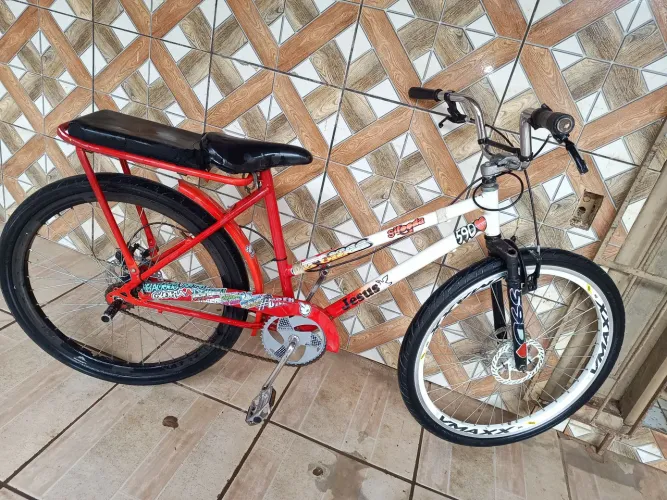 Vendo bicicleta freio a disco só pega e andar