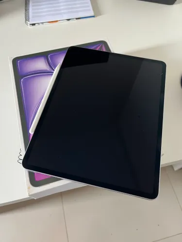 iPad Air M2 13 256GB com Apple Pencil Pro - Impecável