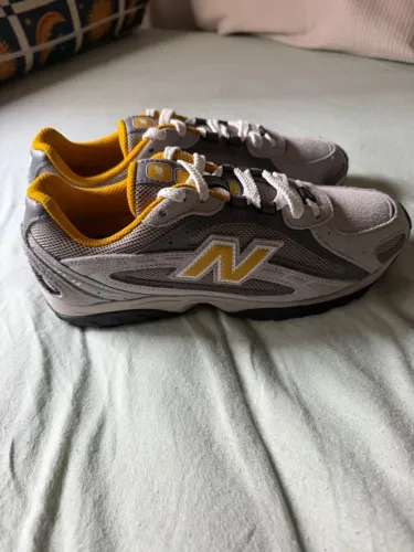 Tênis New Balance 204L Cinza/Amarelo Unisex