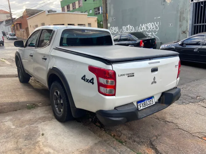 Mitsubishi L200 Tri. Outdo. GLS 2.4 CD 4X4 Die. AUT 2022