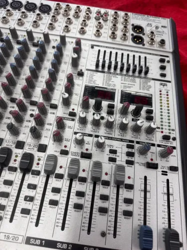 Mesa de som Behringer SL 2442 FX pro com garantia de nota fiscal 12x