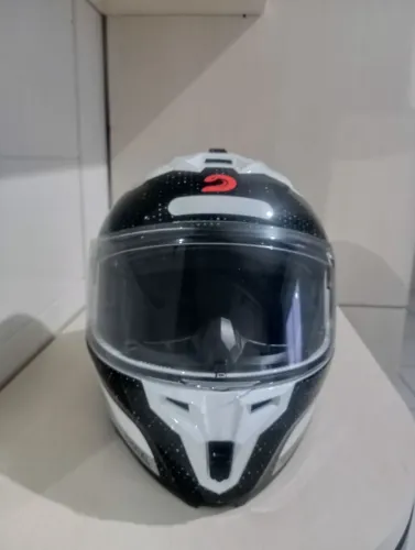 Capacete semi novo 