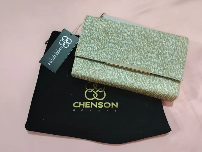 Bolsa clutch dourada Chenson com corrente removível 