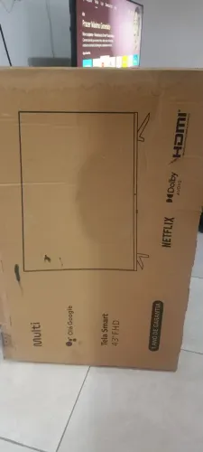 Televisão Smart 43 polegadas na caixa