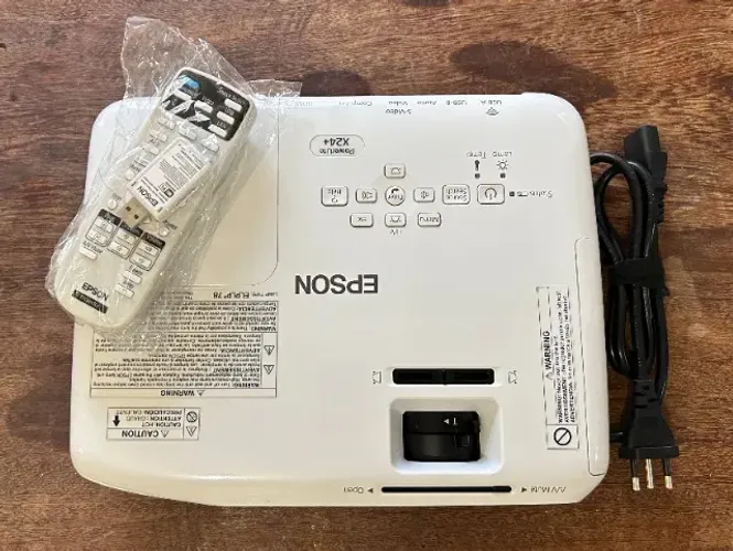 Projetor Epson X24 + Novinho com adap wifi 179 hrs uso
