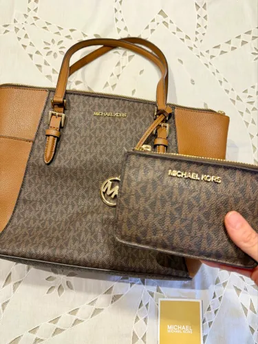 Bolsa Michael Kors Voyager Tote original, acompanhada de carteira/porta-cartões