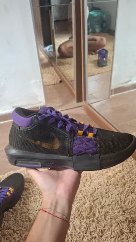 Tenis Nike LeBron Witness 8