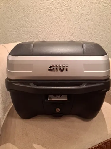 BAÚ GIVI 33 LITROS - PRETO/PRATA - USADO - ÓTIMO ESTADO