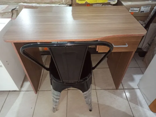 Mesa e cadeira para escritório ou casa