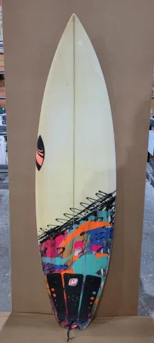 Prancha de Surf - MARCIO ZOUVI - Medidas: 5?11 x 18,75 x 2,50