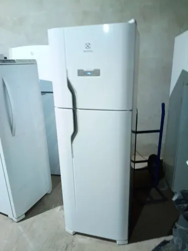 Vendo geladeira Electrolux froz fry 380 litros semi nova funcionando bem