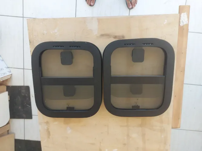 Janelas para motorhome/ cavaleira/ trailer /baú de caminhão 