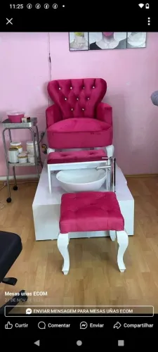 Trono Manicure Estofado com Design Elegante